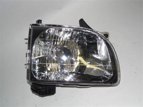 Find 01 02 03 04 Toyota Tacoma Right Headlight Nice In Flat Rock