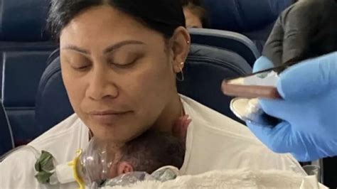 Mum Who Gave Birth While Flying Admits She Had “no Idea” Of Pregnancy