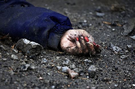 ウクライナはブチャでロシアが犯した虐殺の身も凍るような画像を明らかにした Infobae