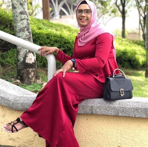Baju Melayu Sampin Style Pakai Cermin Mata Tracey Clarkson