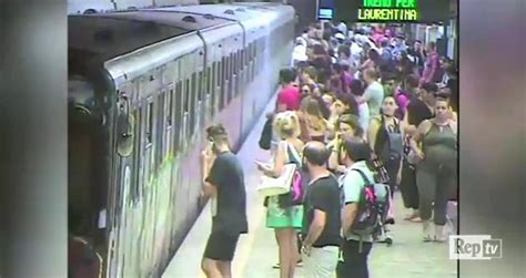 Video Woman Is Dragged By Subway Platform In Rome Videos Metatube