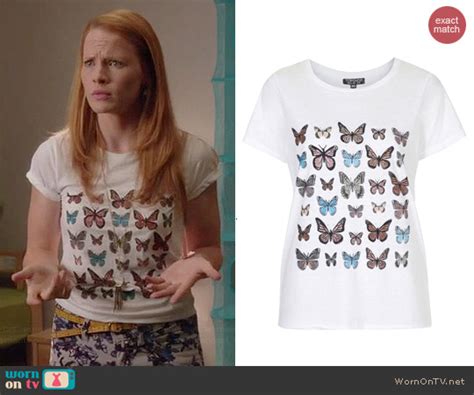 Wornontv Daphne’s Butterfly Print Tee And Floral Jeans On