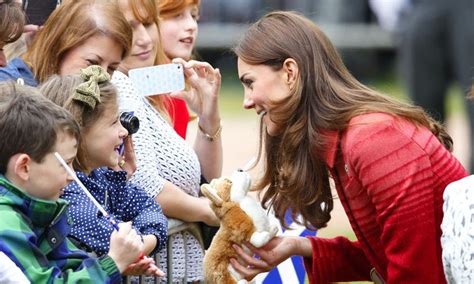 The Duchess Of Cambridge S Most Memorable Walkabout Moments Hello Ca