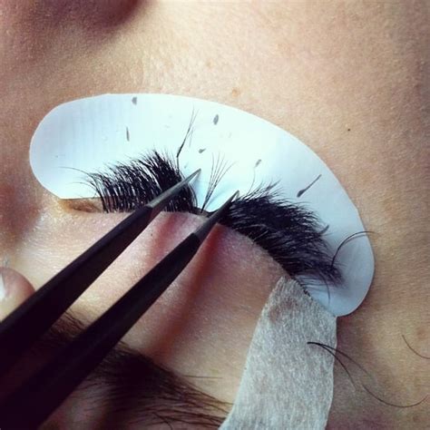 don t think that all eyelash extension technicians are all the same