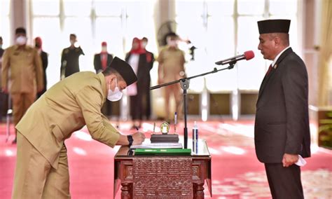 lantik zulkifli jadi sekretaris dprd sumut edy rahmayadi minta