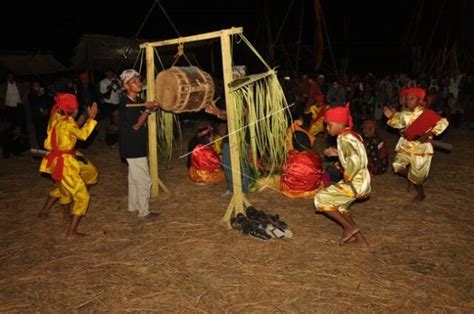 ritual adat penyembuhan suku kaili kumparancom