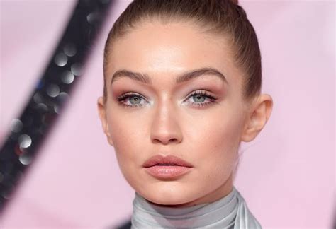 gigi hadid sizzles as she poses completely naked in sexy