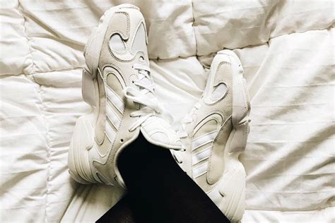 preview adidas yung  white  feet le site de la sneaker