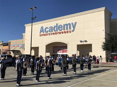 academy sports reports  profitable year  companys history  pandemic pushed people