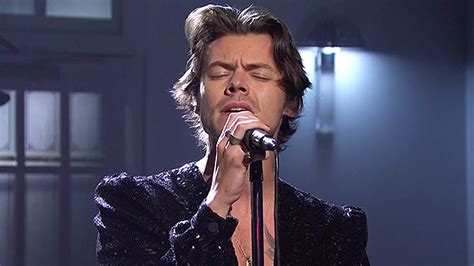 harry styles ‘snl performance watch “lights up” hollywood life