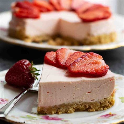 easy strawberry cheesecake everyday cooks