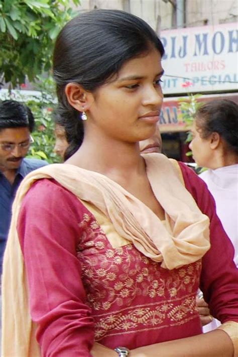 expression beyond etiquette indian college girl