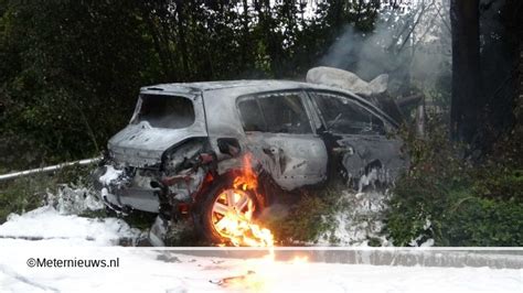 auto botst op boom en vliegt  brand  meppel video meternieuwsnl