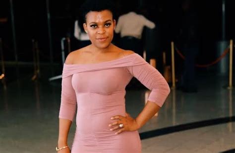 Zodwa Wabantu Exposes Her Bare Bum While Kissing Female Fan On Stage