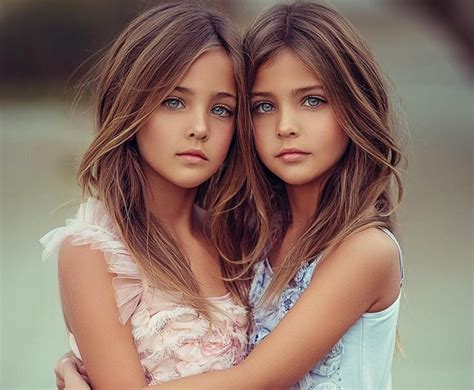 Most Beautiful Twins Hottest Pictures Wallpapers Rezfoods Resep