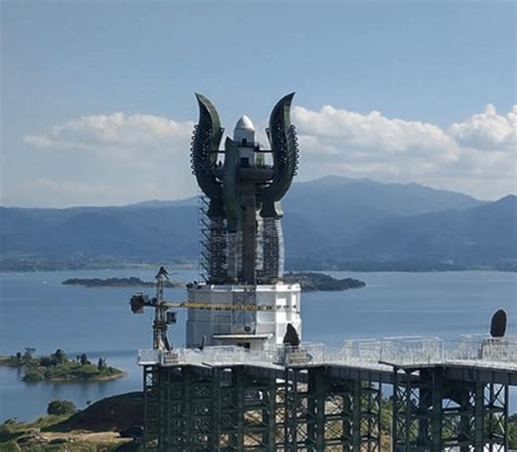 wisata sumedang  menara kujang sepasang   destinasi wisata