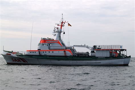 dgzrs rescue cruiser john  essburger stationed  fehmarn schiff yachten fehmarn