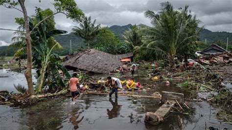 indonesian tsunami scenes of devastation video