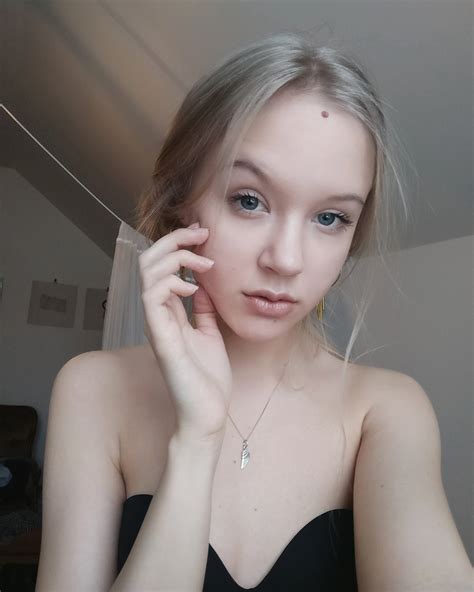 Selfie Blonde Girl Image By Aleapynttari