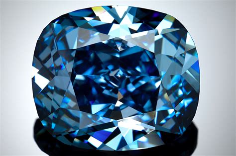 rare blue diamond  sold   record breaking price