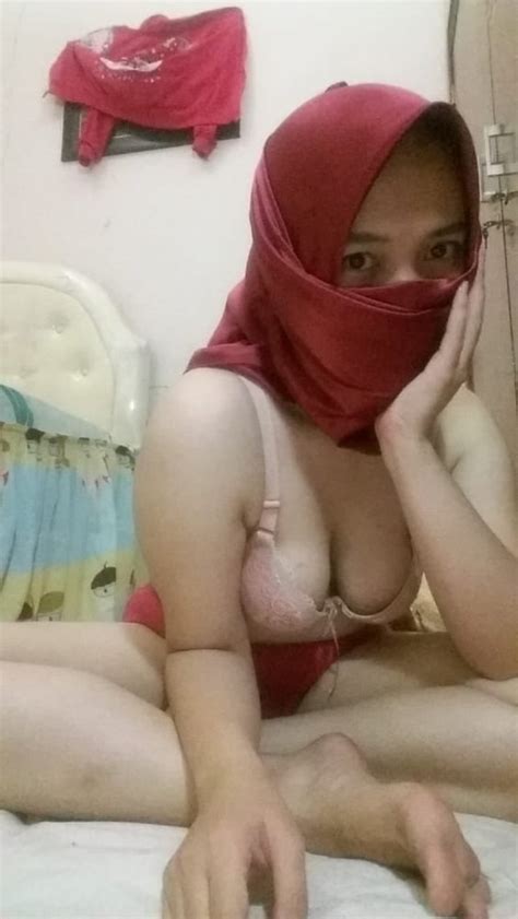 jilbab merah 5 pics