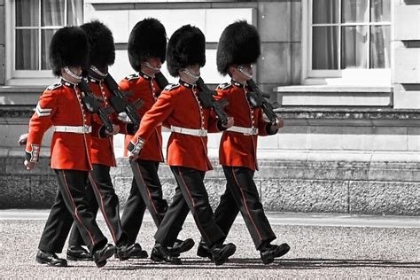 changing  guard  aboutbritaincom