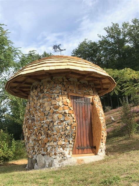 cabane champignon par roland sur lair du bois