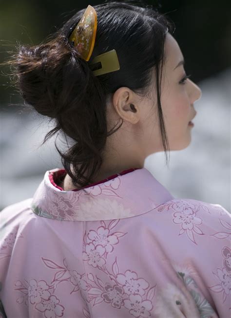 sexy and beauty japanese av idol nana aida shows her off body undressing a kimono