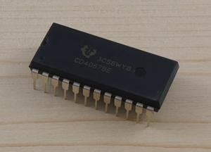 image photographie dun circuit integre cd carnet du maker lesprit