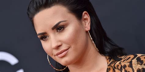 Demi Lovato Posted A Makeup Free Selfie Of Her Acne On