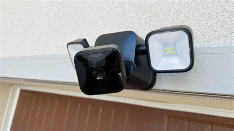 blink outdoor floodlight camera gen  review smart   home monitoring sypnotix