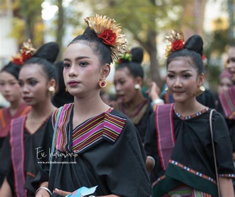 mengenal tradisi suku sasak  dusun ende lombok travel lombok