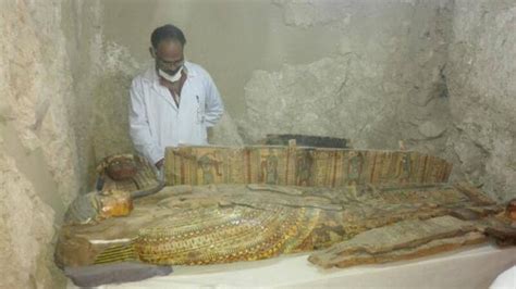 Archaeologists In Egypt Open Ancient Tomb Find 1 000