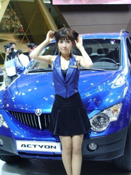 girls from korean auto shows 16 photos
