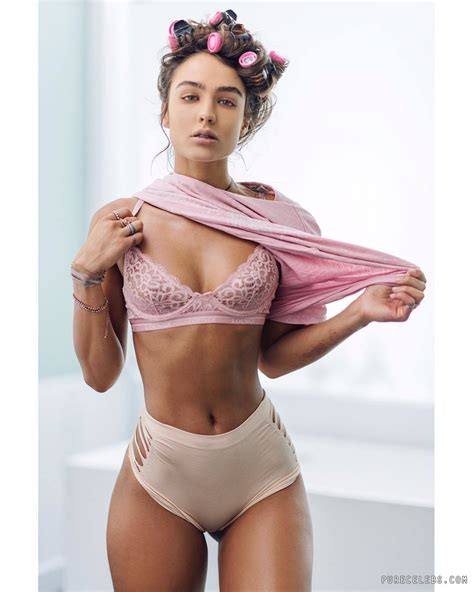 sommer ray shooting her gorgeous ass in tight thong