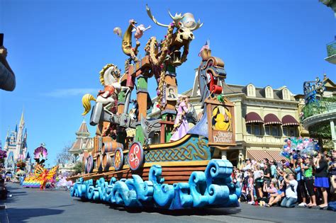 six reasons we love magic kingdom s festival of fantasy parade