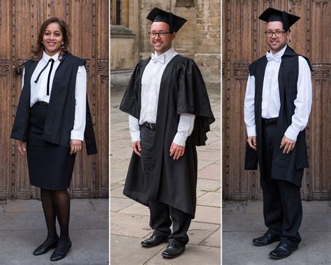 wear  graduation gown men    infos