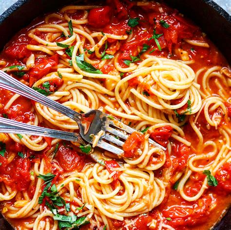 easy fresh tomato pasta       pinch   spoons