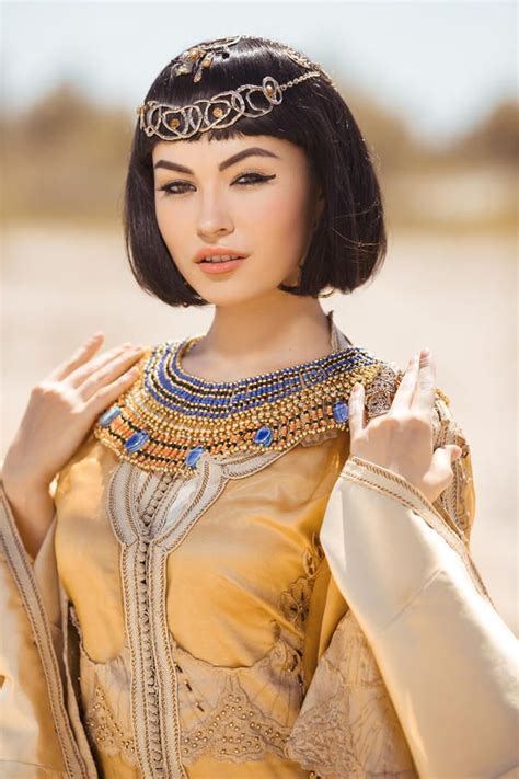 Beautiful Woman Fashion Make Up Hairstyle Like Egyptian Queen Cleopatra