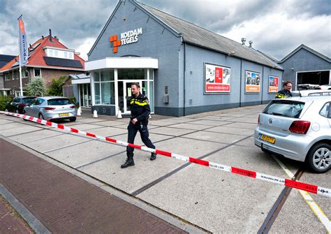 politie doet meerdere invallen  heel nederland voor groot drugsonderzoek ook  de meern en