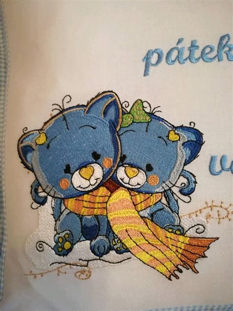 couple  kitten embroidery design  embroidered  animals