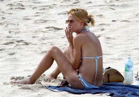 Naked Uma Thurman In Beach Babes