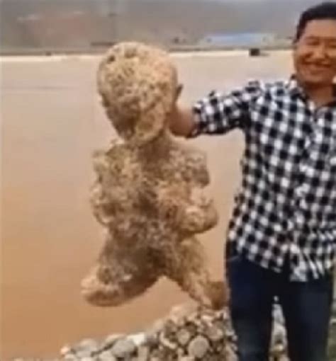 Weird Humanoid Figure Found From Chinese Shore Freak Lore