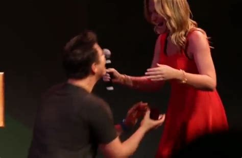 philip defranco youtube personality proposes to girlfriend during defranco does arizona show