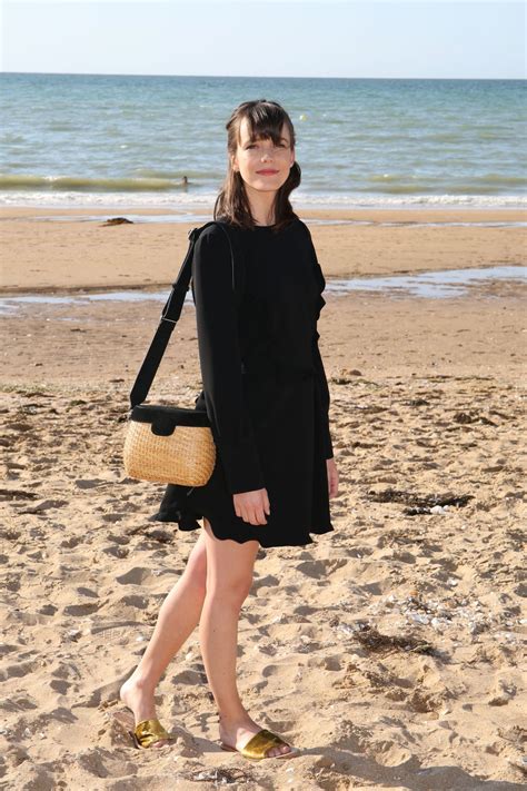 stacy martin le redoutable photocall at cabourg film festival 06 17 2017