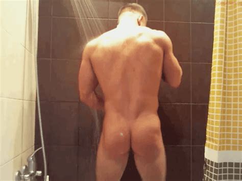 [webcam] sexy jock taking shower