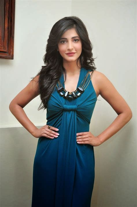 shruti hassan looks super sexy at gabbar is back game
