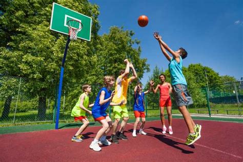 los chicos practican cuatro veces más deporte que las chicas cmd sport
