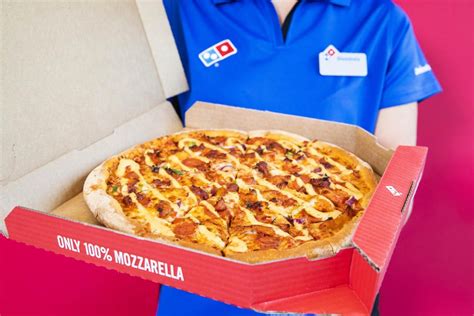dominos pizza surges  families eat  home  coronavirus lockdowns london evening