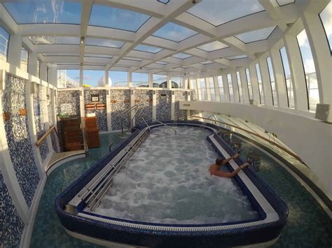 review carnival breeze cloud  spa